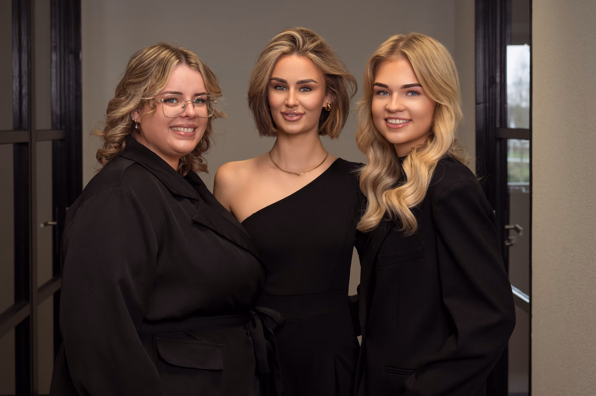 Het team van Sparklezz Beauty in de salon